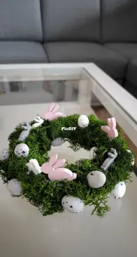 Easter wreath with bunnies