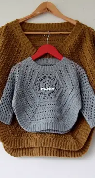 Hexarin poncho sweater - Anja M - English translation