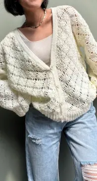 Gemma cardigan crochet pattern - Iam Lanka - Nadia July